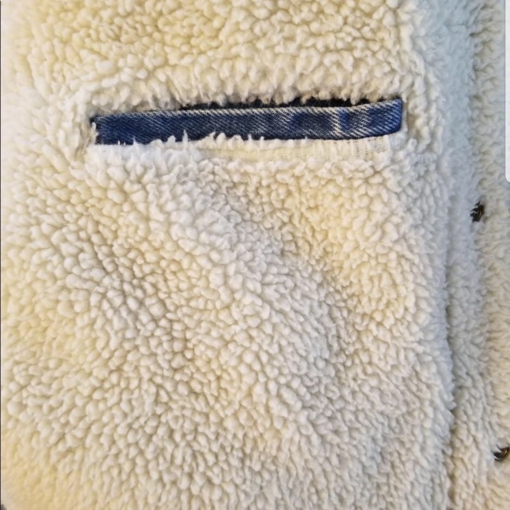 Levi premium Sherpa Jean jacket ✨✨✨✨✨✨ - Picture 4 of 5